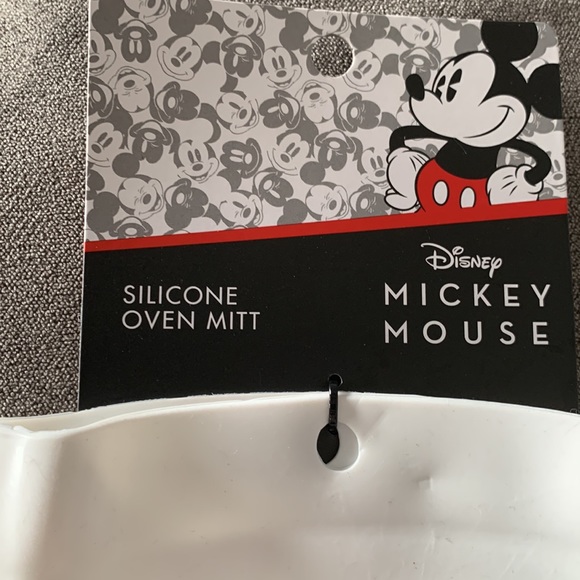 Disney Mickey Mouse Silicone Oven Mitt - new - Picture 2 of 4